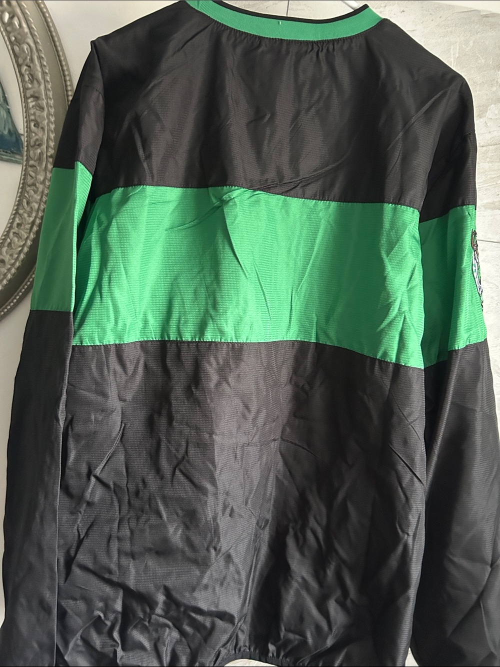 NBA Celtics Black and Green V‑Neck Pullover - Picture 6 of 6